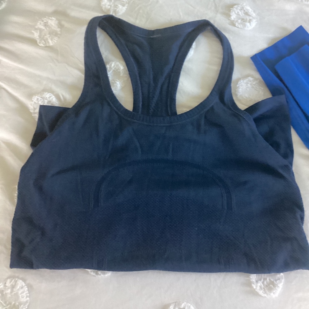 LULULEMON SWIFTLY TECH RACER BACK TANK SZ6 in navy blue